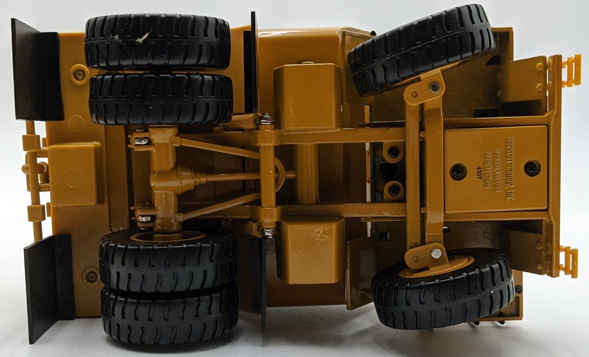 Norscot 55142 1:50 DieCast Caterpillar 777D Off Highway Truck w/Klein Water Tank