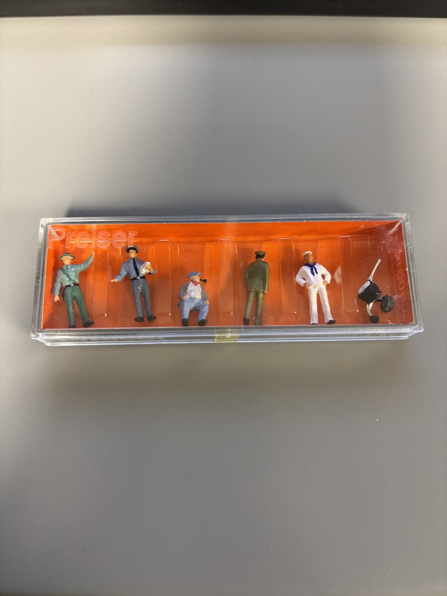 Preiser 10014 HO USA Different Proffesions Figures (Set of 5)