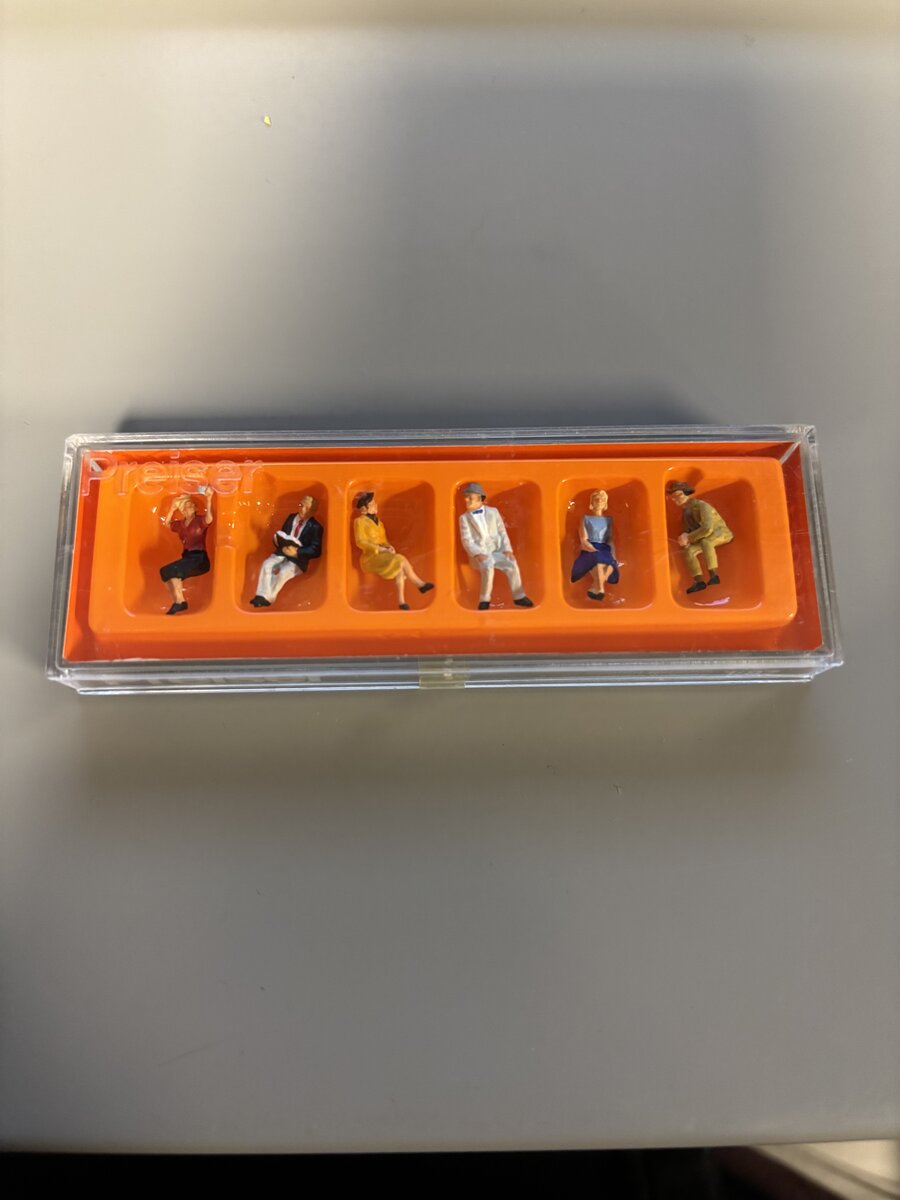 Preiser 10021 HO Seated People Figures (Set of 6)