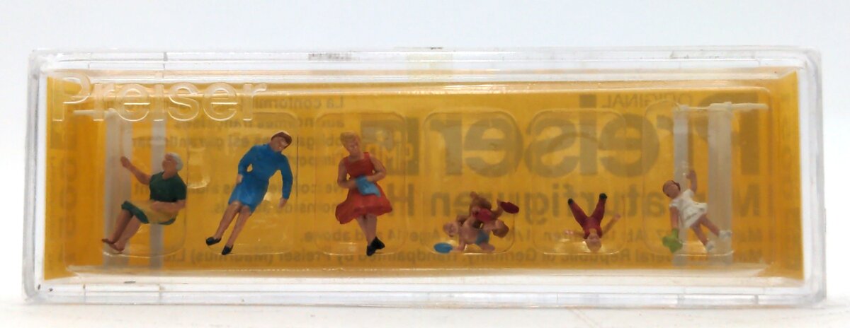 Preiser 10051 HO Women & Children Sitting Figures (Set of 6)