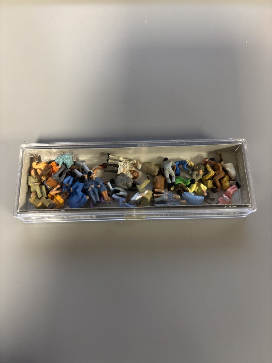 Preiser 1014009 HO Seated Passengers Figures (Set of 36)