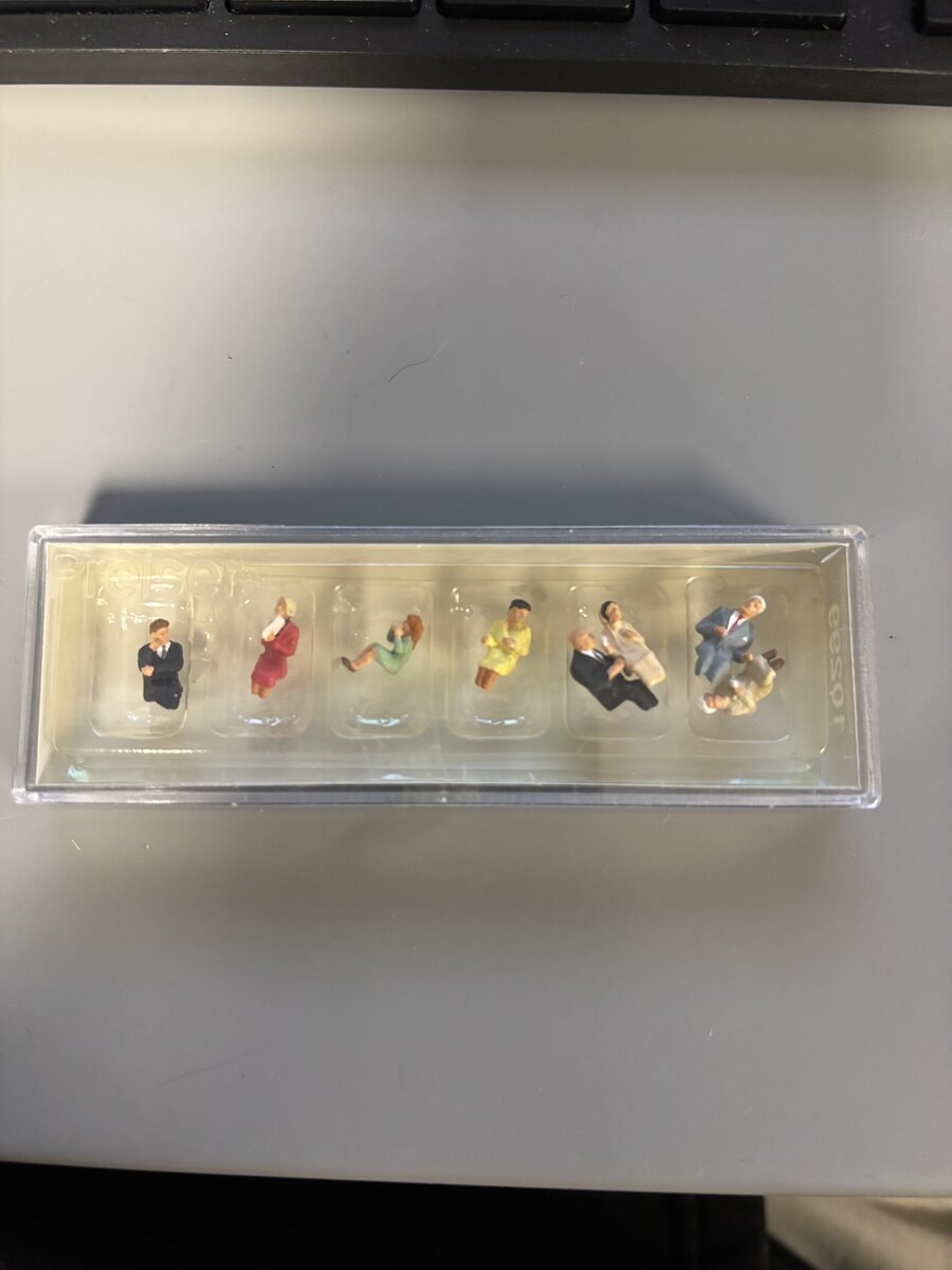 Preiser 10299 HO Seated Travelers Figures for Restaurant Car (Set of 8)