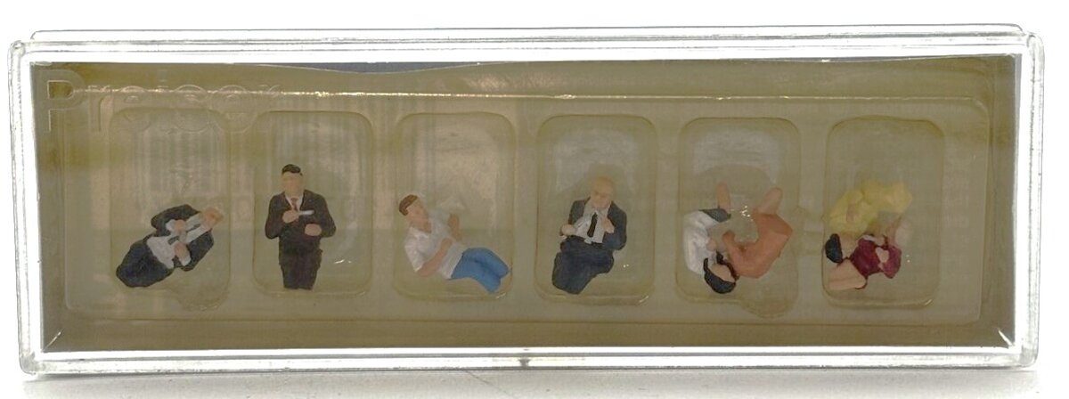 Preiser 10391 HO Scale Seated Passengers For Dinning Car Figures (Set of 8)
