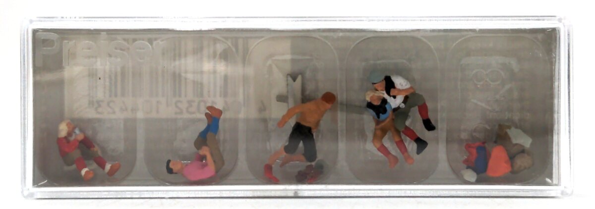 Preiser 10442 HO Resting Hikers at Water Pump Figures (Set of 5)