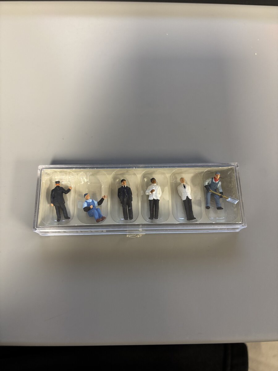 Preiser 10452 HO Scale US Railroad Passenger Train Personnel Figures (Set of 6)