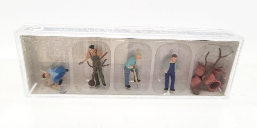 Preiser 10466 HO Scale Men Planting Trees Painted Figures (Set of 4)
