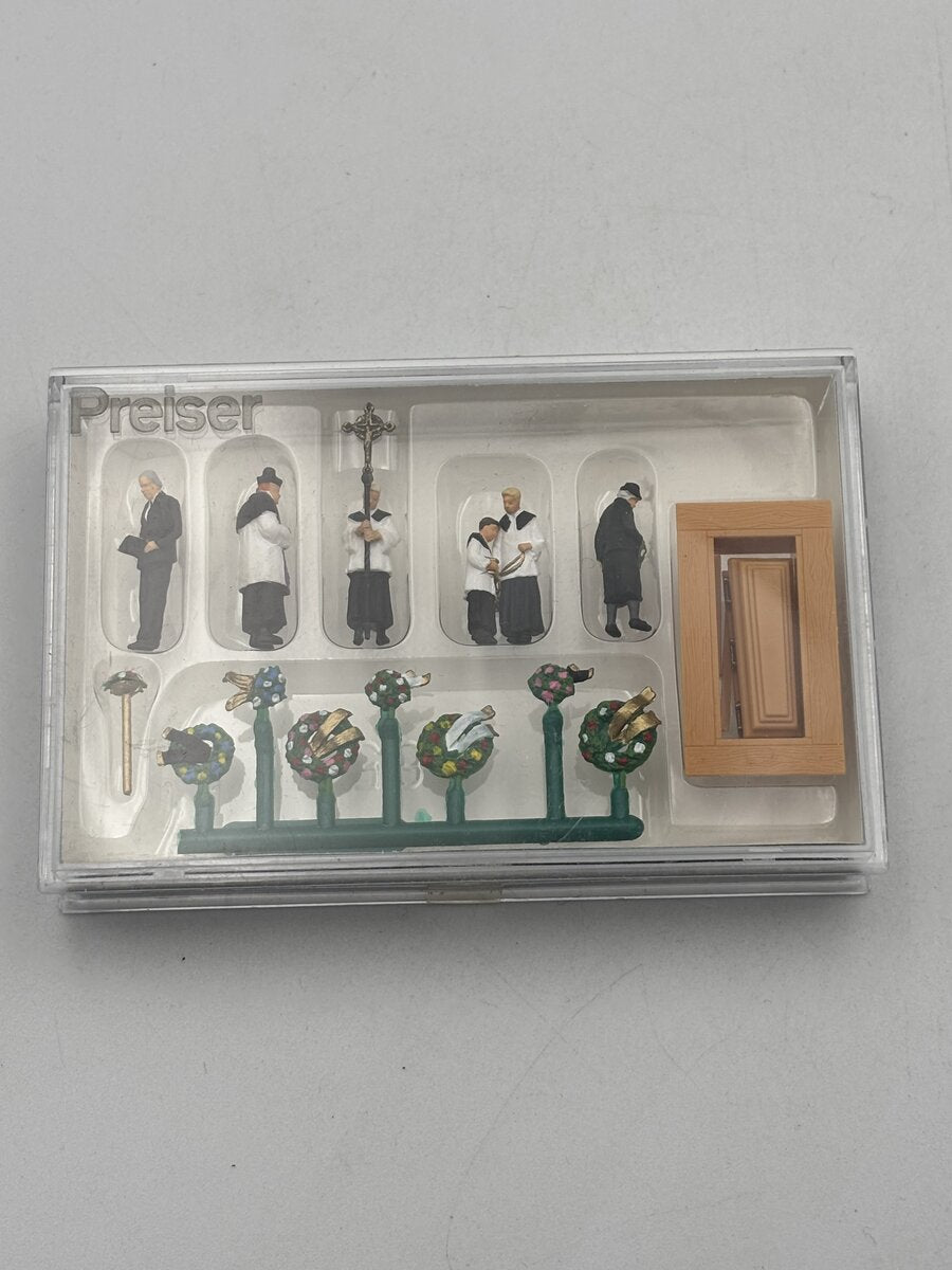 Preiser 10520 HO Catholic Funeral Figures (Set of 6)