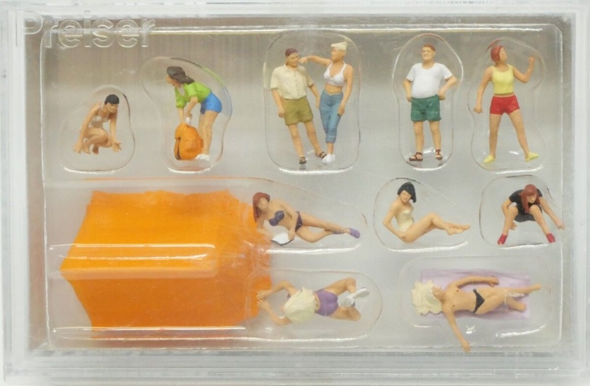 Preiser 10538 HO At the Camp Site Figures with Accessories (Set of 11)