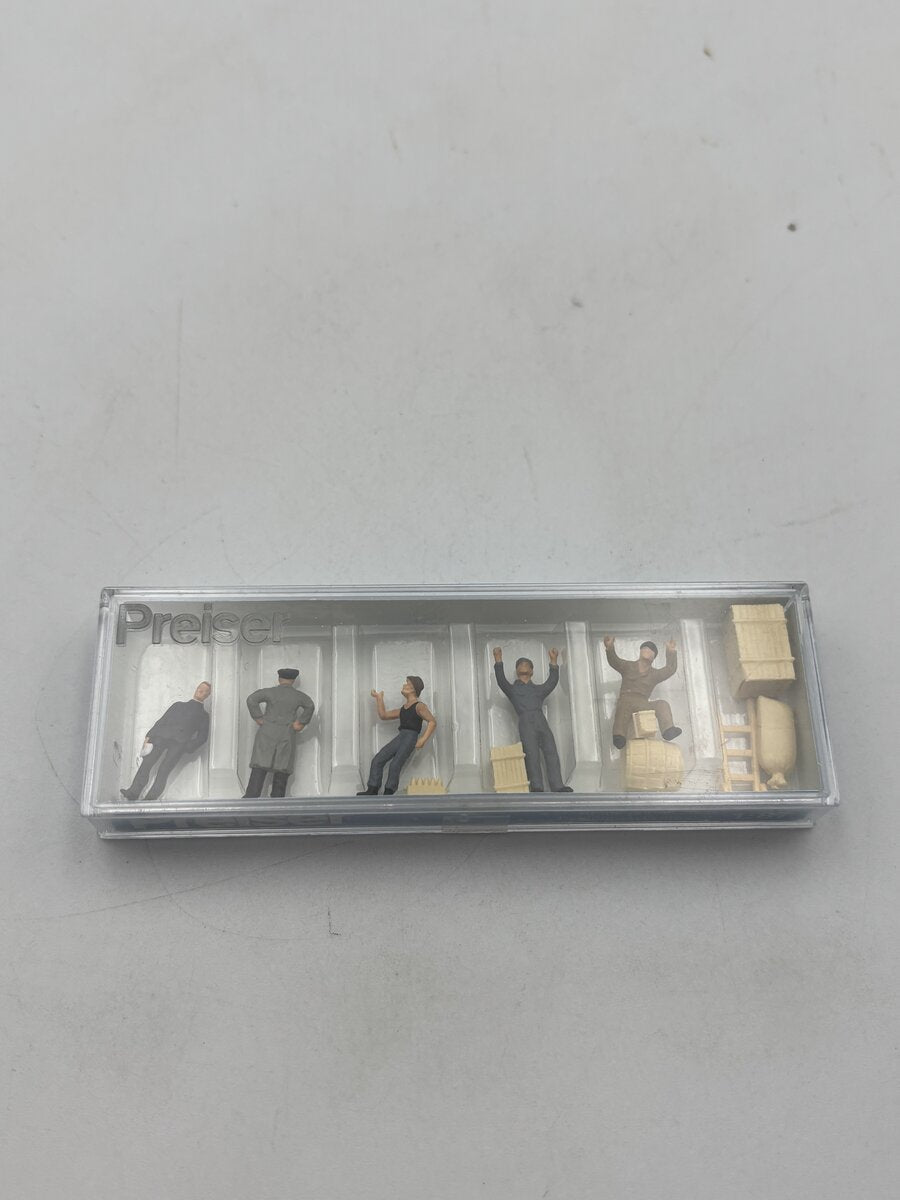 Preiser 14147 HO Scale At the Goods Shed Figures (Set of 5)