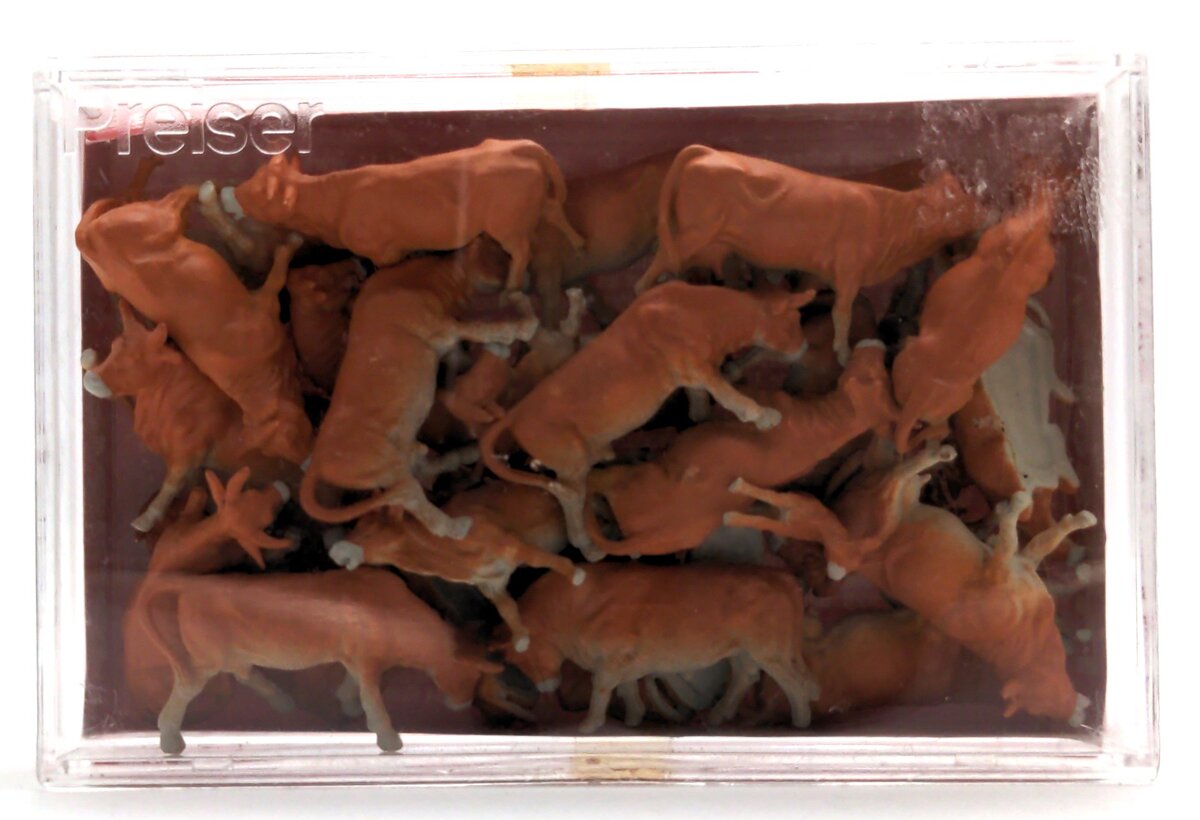 Preiser 14409 HO Animals - Brown Cows Figures (Set of 30)