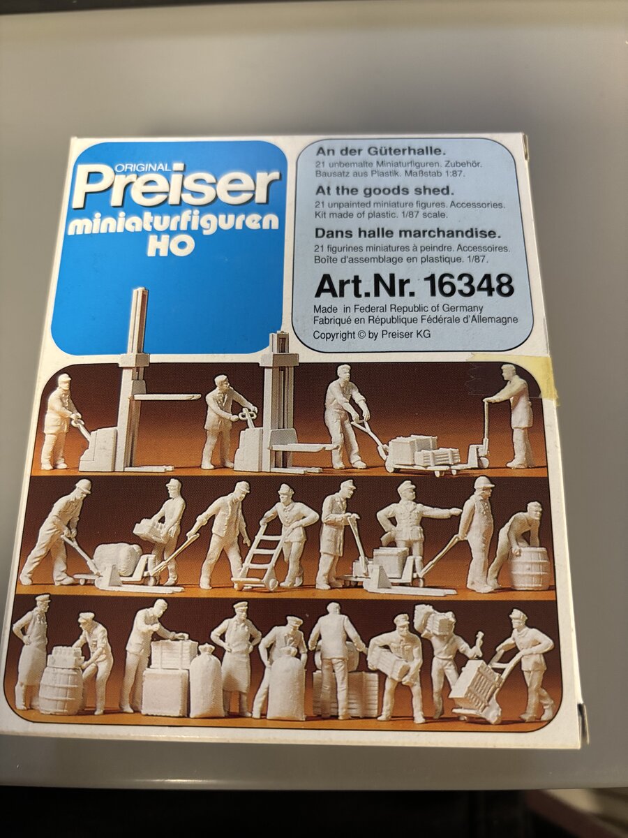 Preiser 16348 HO Unpainted At the Goods Shed Plastic Figure Kit (Set of 21)