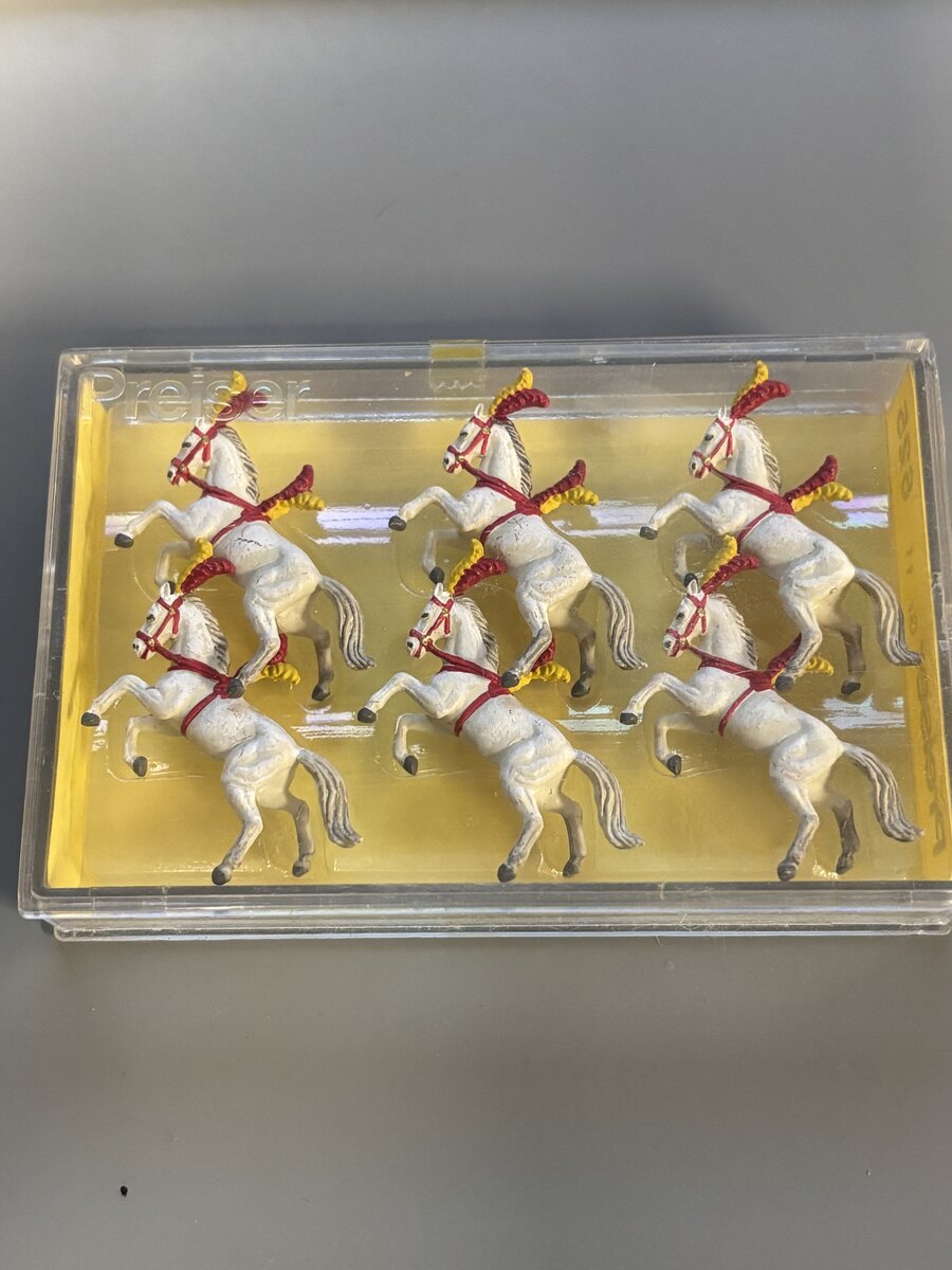 Preiser 20382 HO Animals - Performing Show Horses Figures (Pack of 6)
