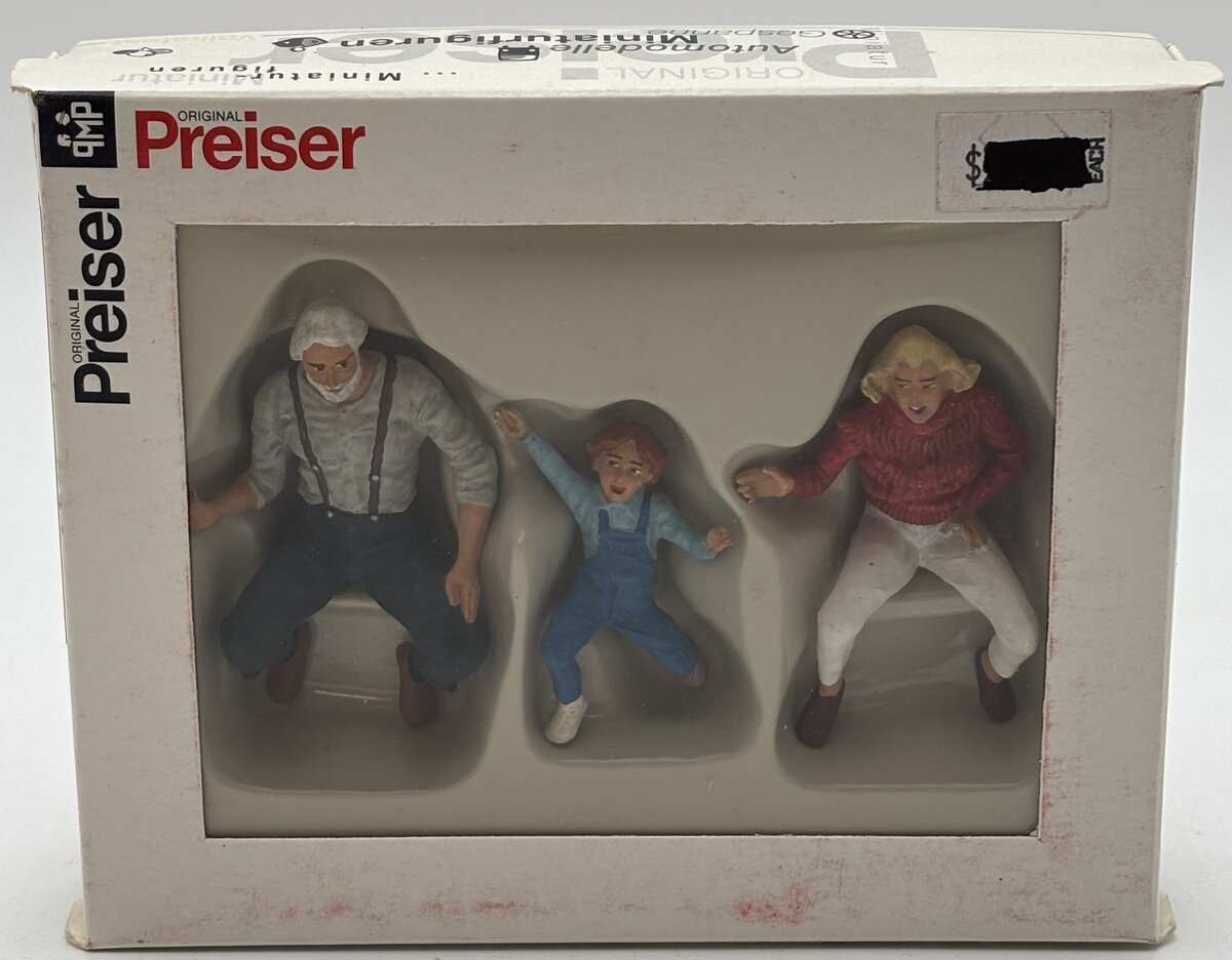 Preiser 45113 Grand Father with Grand Children Figures (Set of 3)