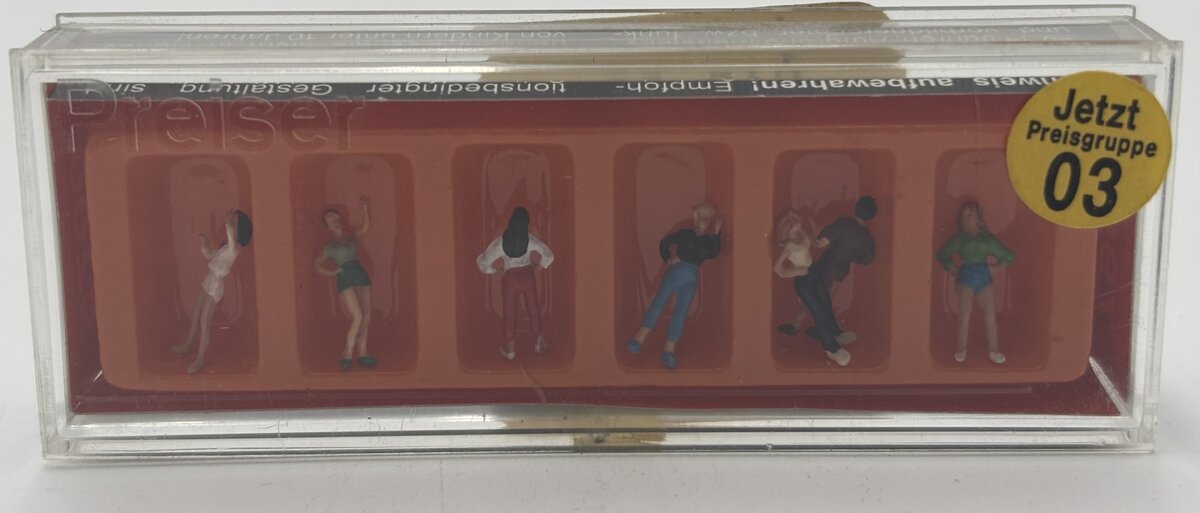 Preiser 79075 N Standing Girls Figures (Set of 7)