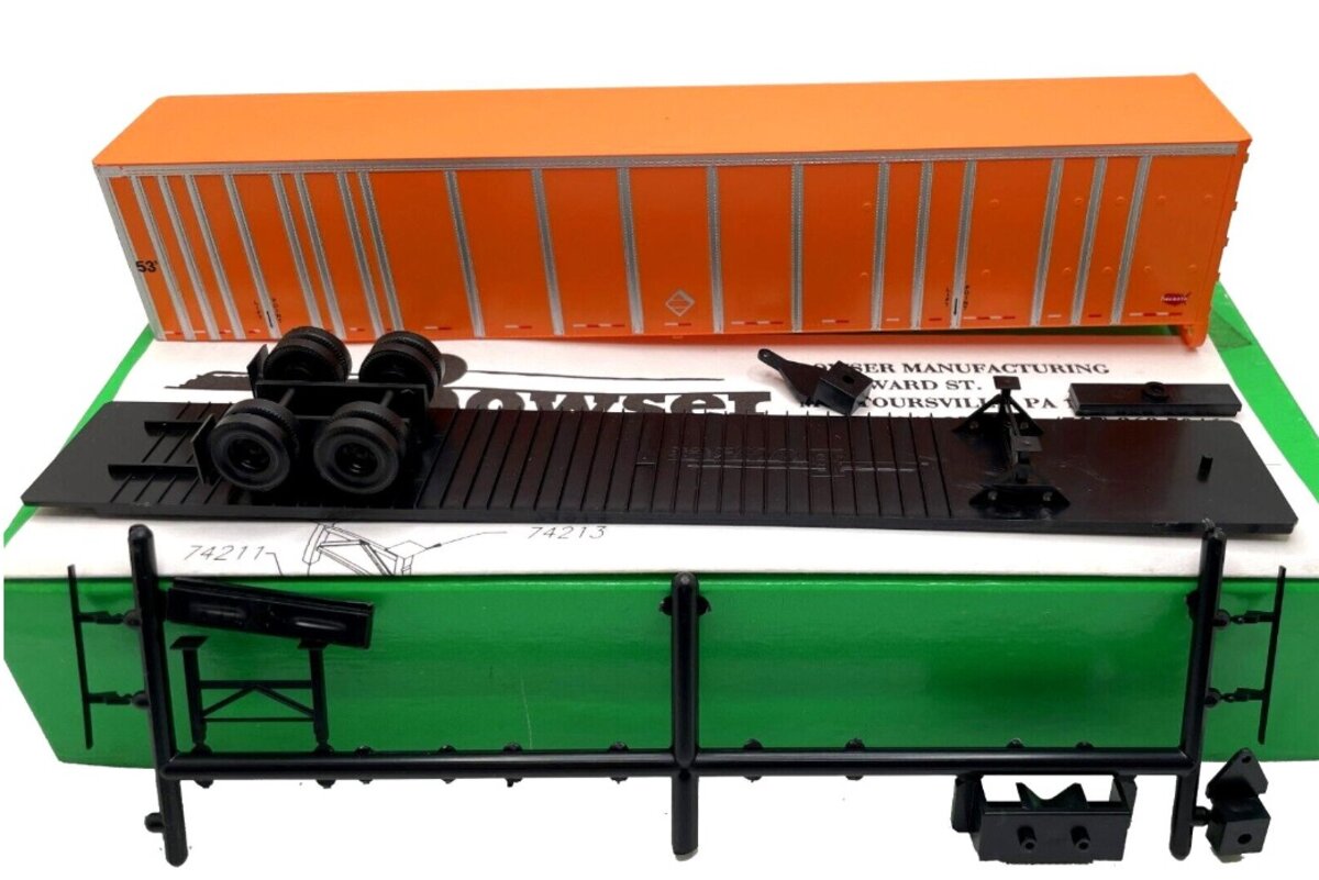 Bowser 55561 HO Schneider National 53' Highway Plate Trailer Kit