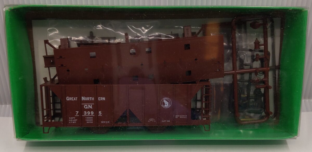 Bowser 55681 HO Scale Great Northern 70 Ton 2-Bay Covered Hopper Kit #:73995