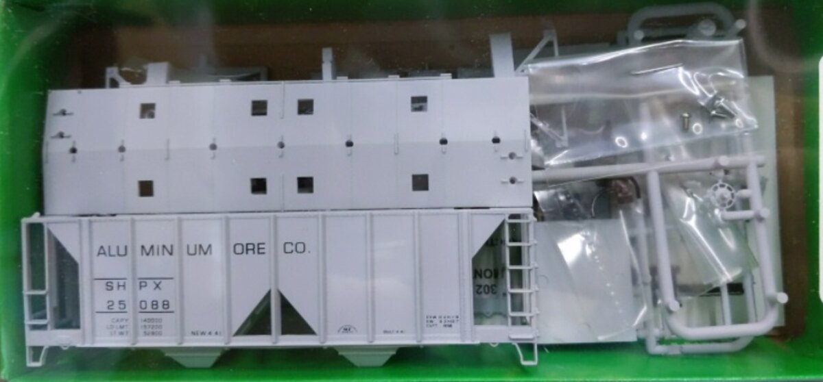 Bowser 55686 HO Aluminum Ore Company 70 Ton 2-Bay Covered Hopper # 25088 Kit