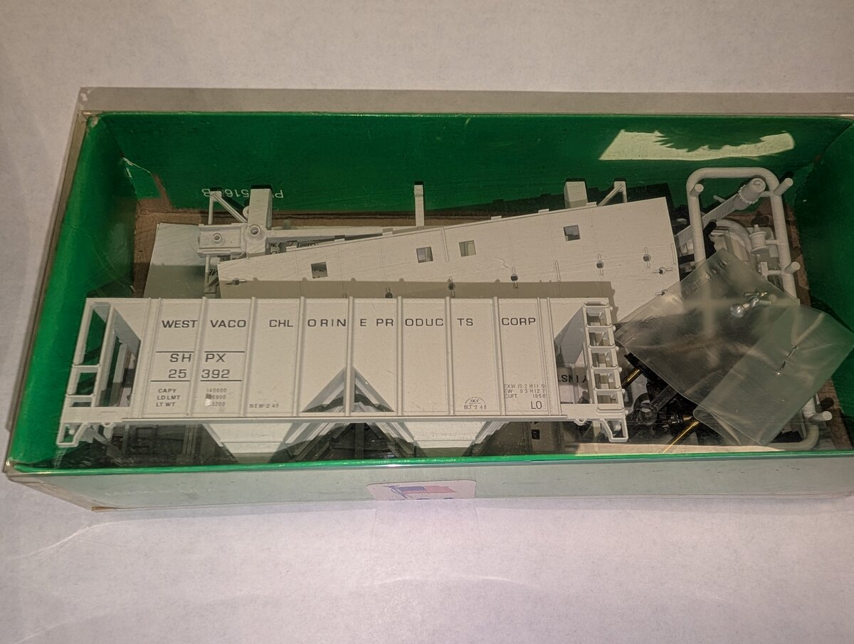Bowser 55814 HO Westvaco Chlorine Products Corp. 70 Ton 2 Bay Hopper #25392 Kit