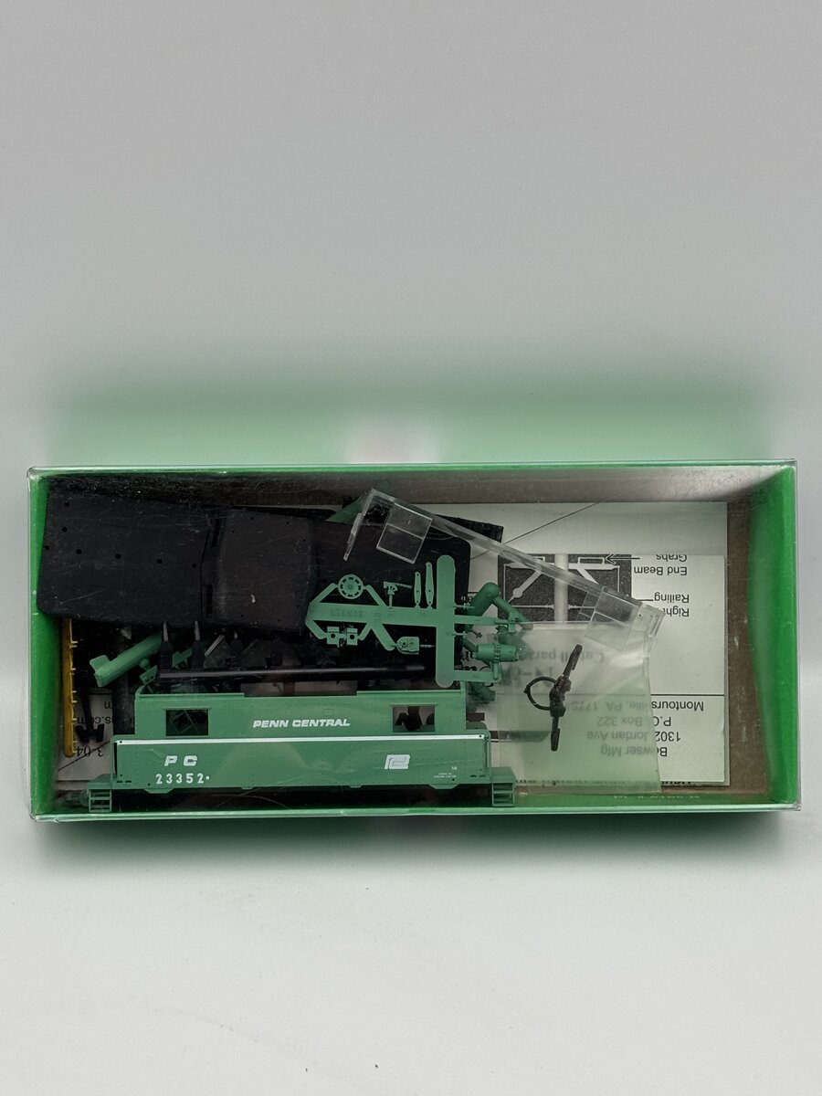 Bowser 56317 HO N-8 Caboose Penn Central Kit