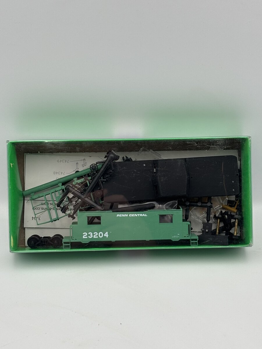 Bowser 56319 HO N-8 Caboose Kit Penn Central