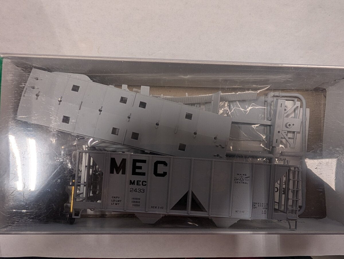 Bowser 56373 HO Maine Central 70 Ton 2 Bay Covered Hopper #2433 Kit