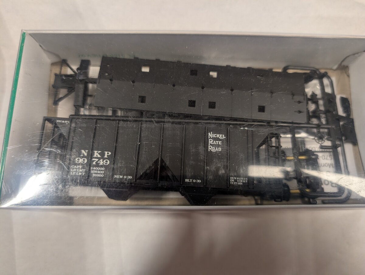 Bowser 56481 HO Nickel Plate Road 70 Ton 2 Bay Covered Hopper #99749 Kit