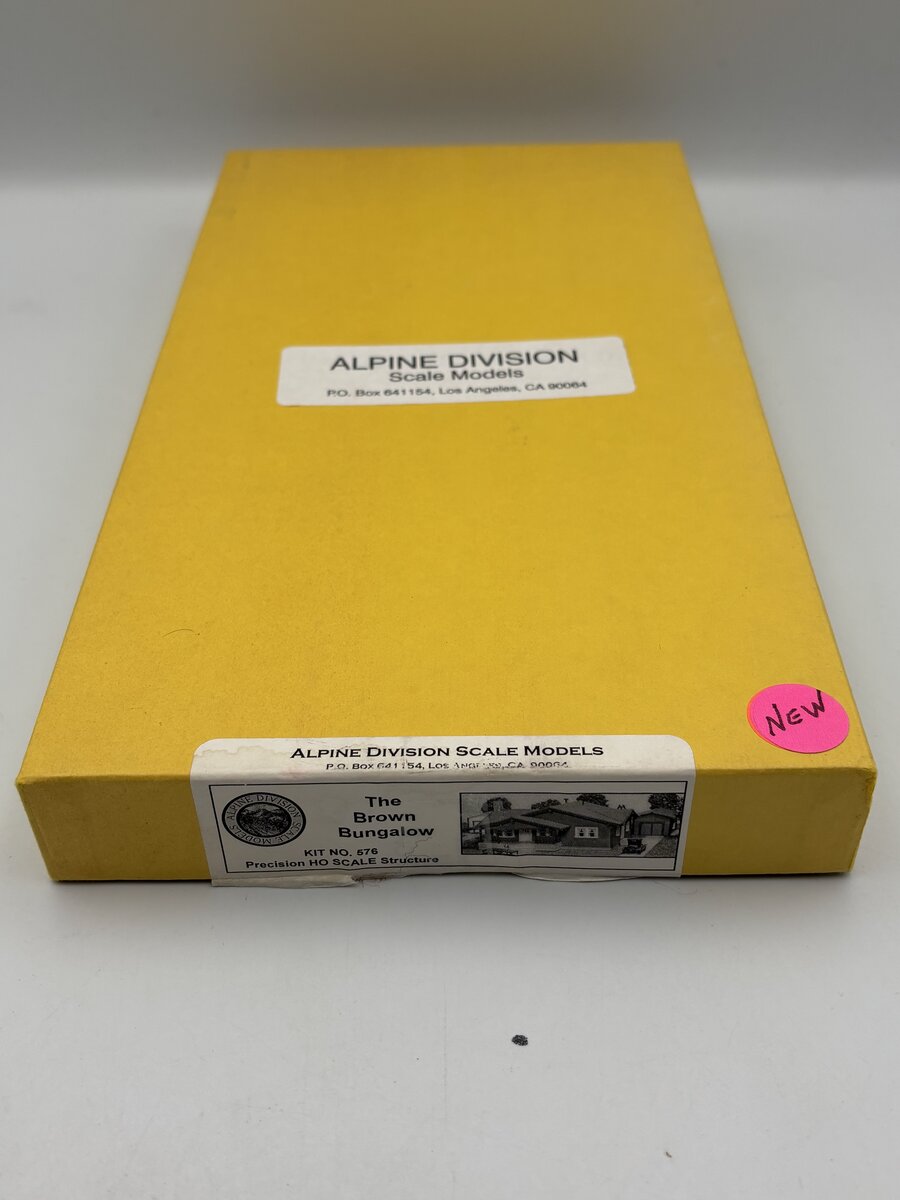 Alpine Division Scale Models 576 Brown Bungalow w/garage