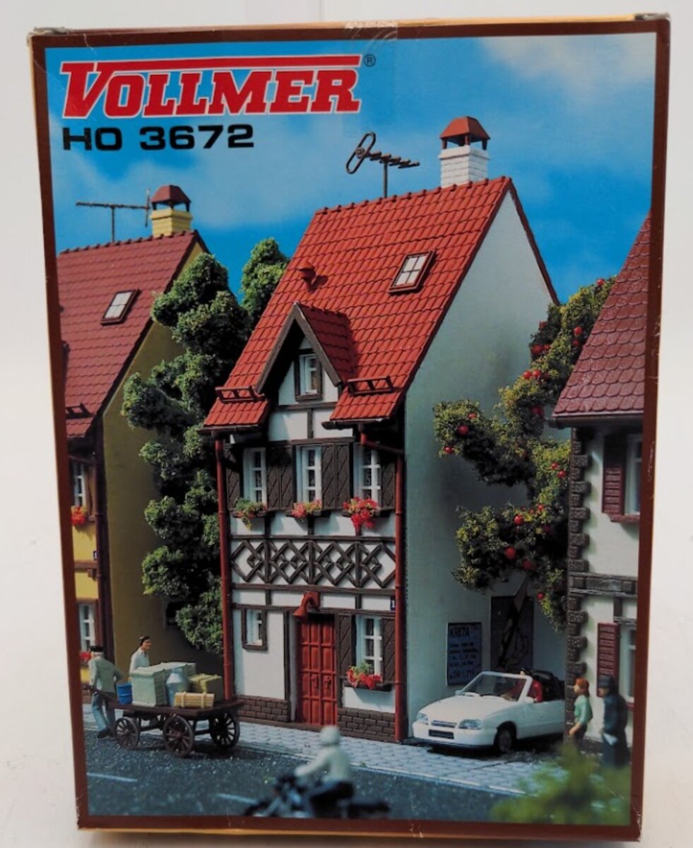 Vollmer 3672 HO Scale White Half Timbered House Plastic Building Kit
