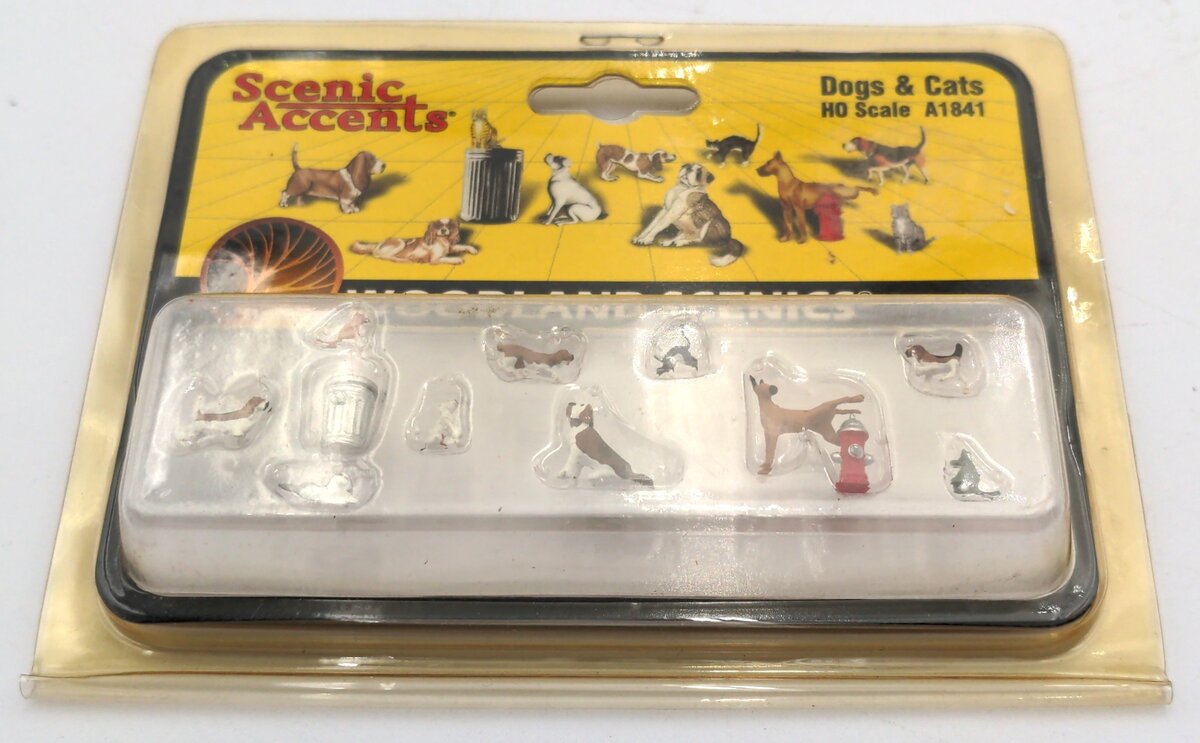 Woodland Scenics A1841 HO Scenic Accents Dogs and Cats Figures (Set of 12)