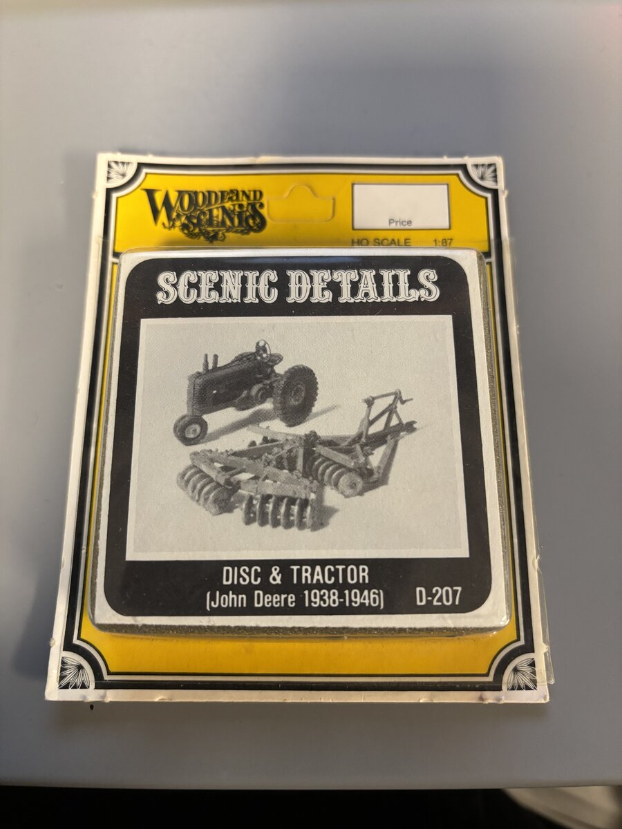 Woodland Scenics D207 HO 1938-1946 Disc & Farm Tractor Metal Kit