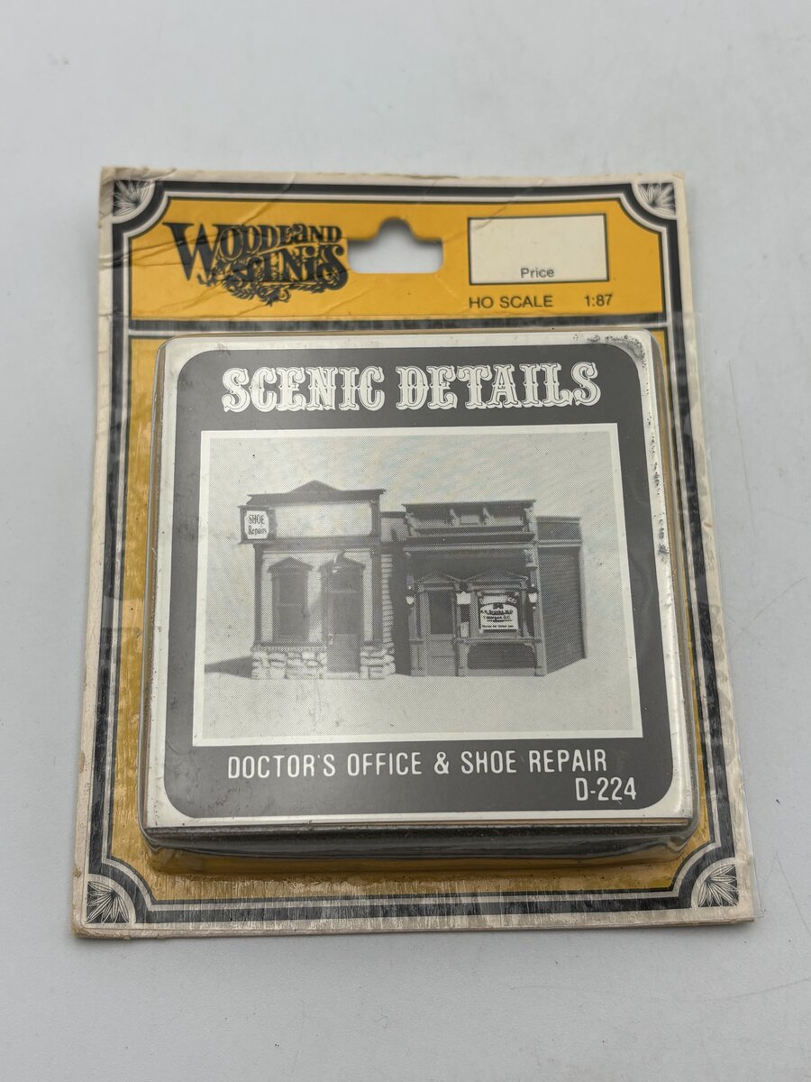 Woodland Scenics D224 HO Doctor's Office & Shoe Repair Building Kit