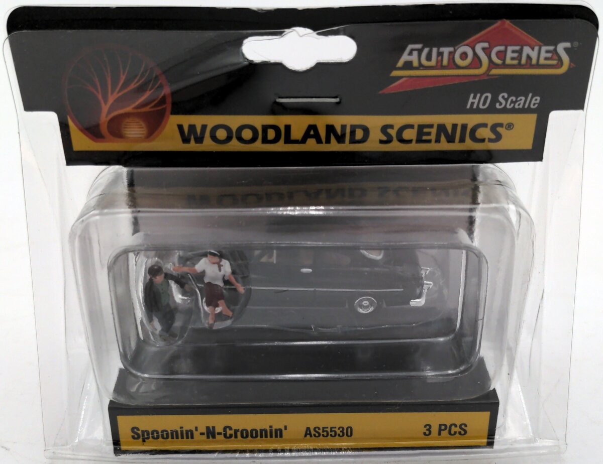 Woodland Scenics AS5530 HO AutoScenes Spoonin'-N-Croonin'