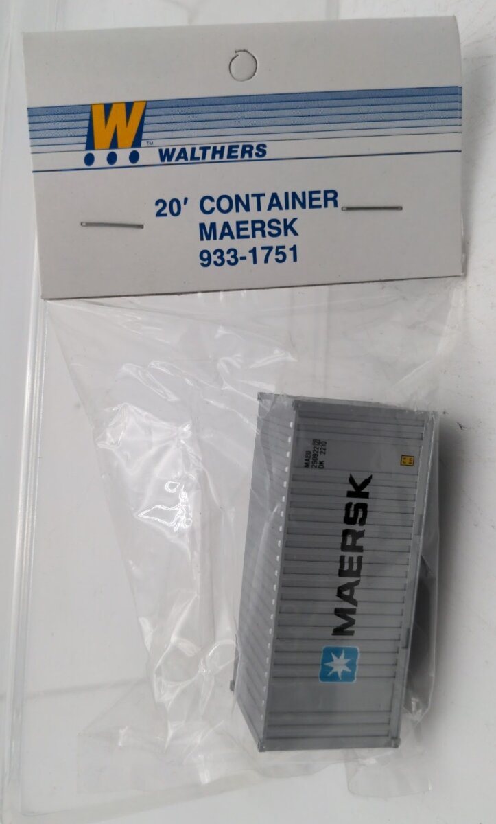 Walthers 933-1751 HO Scale Plastic 20' Container - Maersk