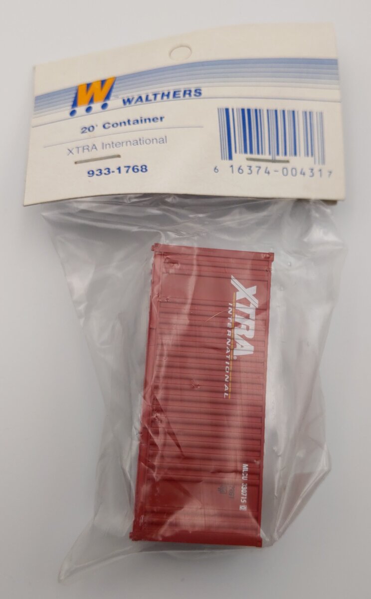 Walthers 933-1768 HO Scale Plastic 20'' Ribbed Container - Xtra International