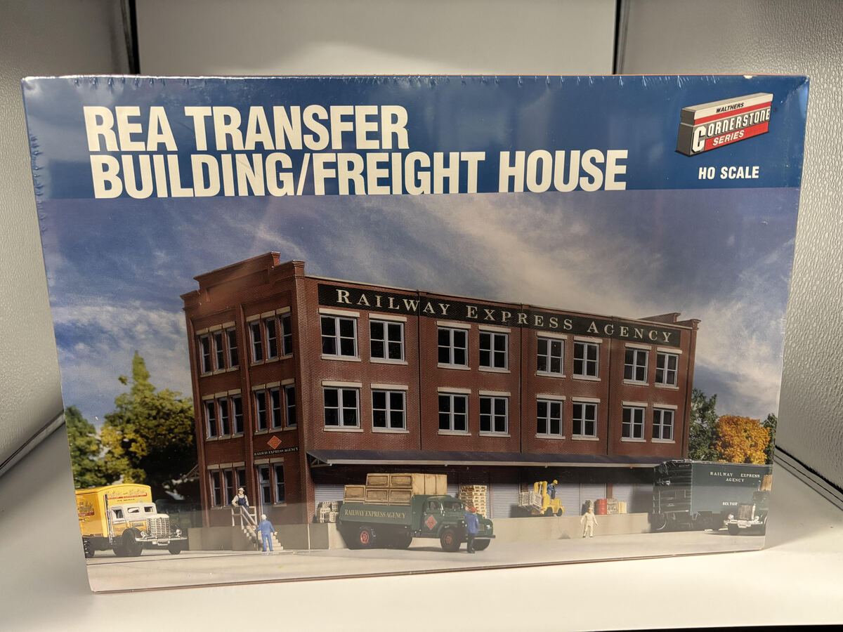 Walthers 933-3095 HO Railway Express Agency Transfer Freight House Kit
