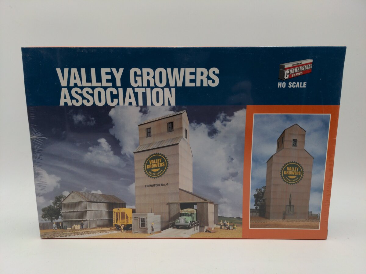 Walthers 933-3096 HO Valley Growers Association Steel Grain Elevator Kit