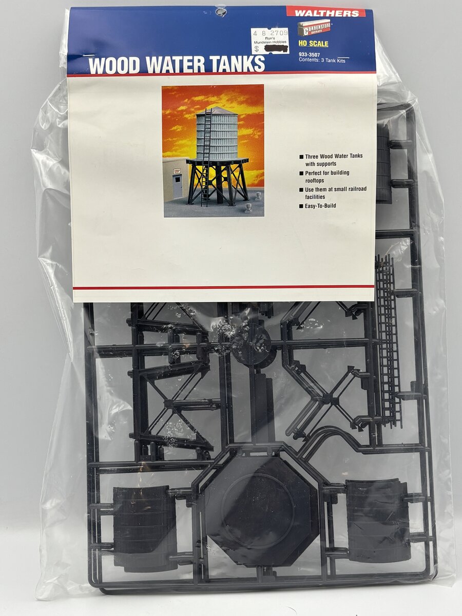 Walthers 933-3507 HO Scale Three Wood Water Tanks Plastic Kit (Pack of 3)