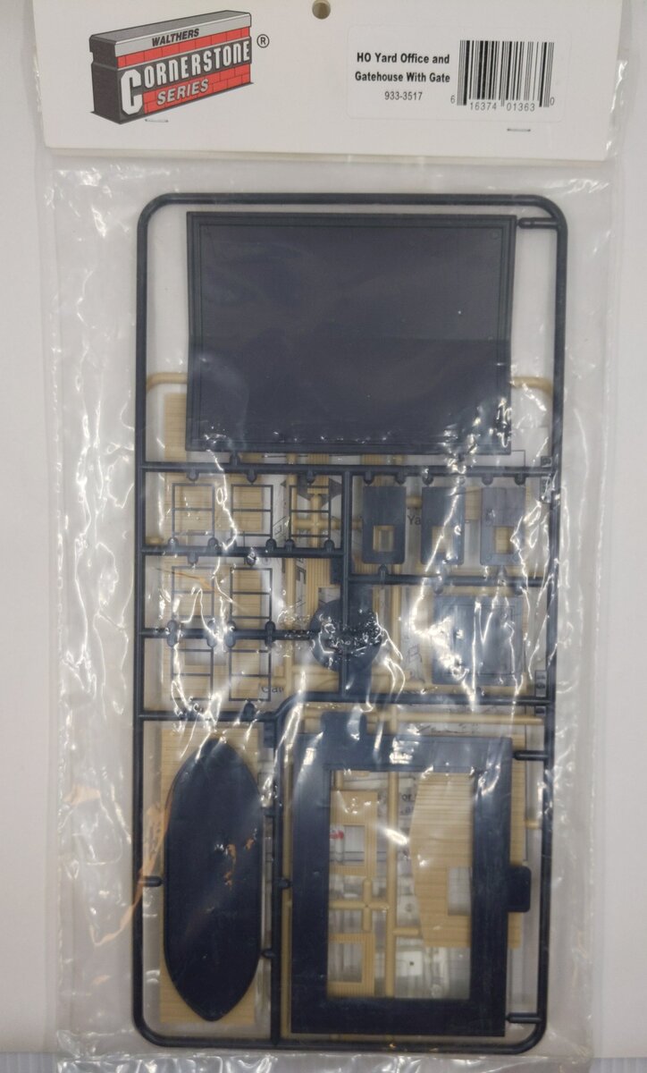 Walthers 933-3517 HO Yard Office & Gatehouse W/Gate Plastic Kit
