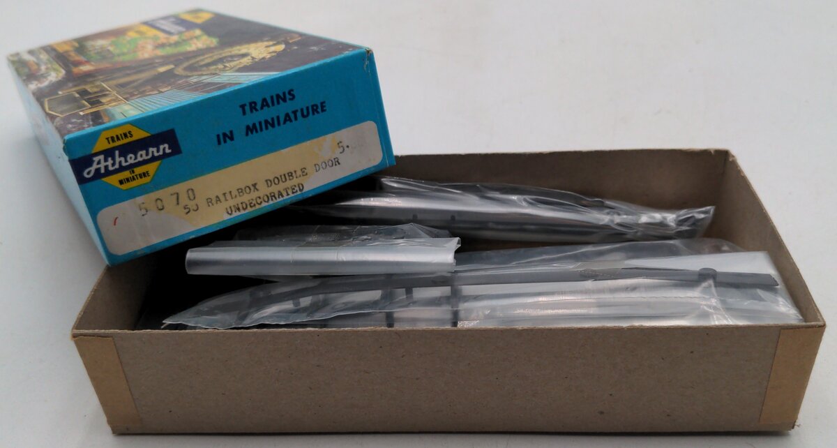 Athearn 5070 HO KIT 50' Outside Brace Double Door Box, Undecorated