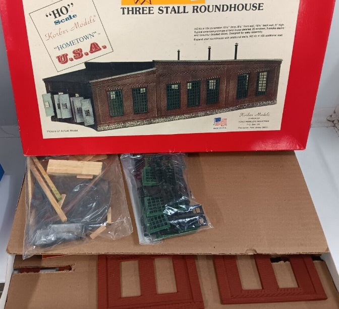 Korber 104 HO Scale Hometown 3-Stall Roundhouse Building Kit – Trainz