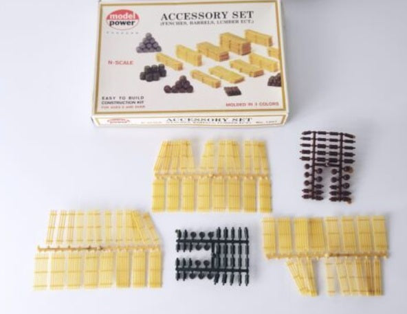 Model Power 1507 N Scale Accessory Set (Fenches/Barrels/Lumber)