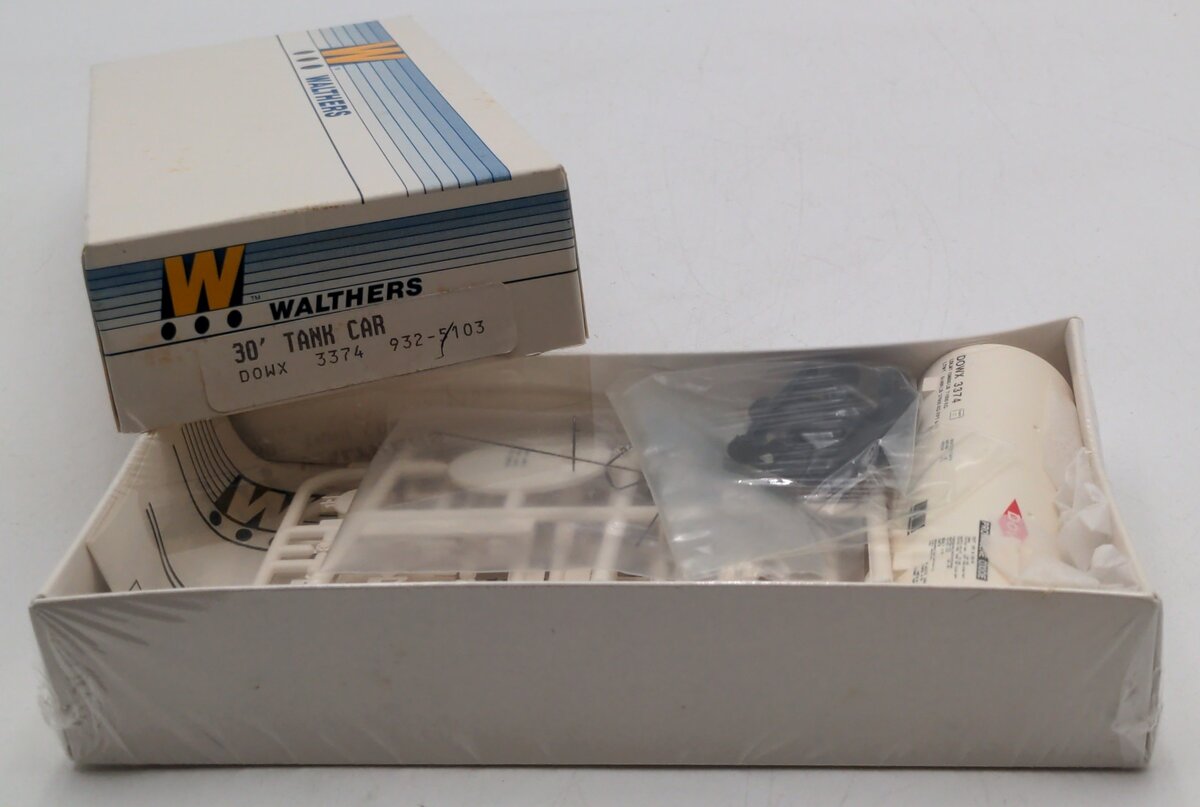 Walthers 932-5103 HO DOW 30' Tank Car Kit