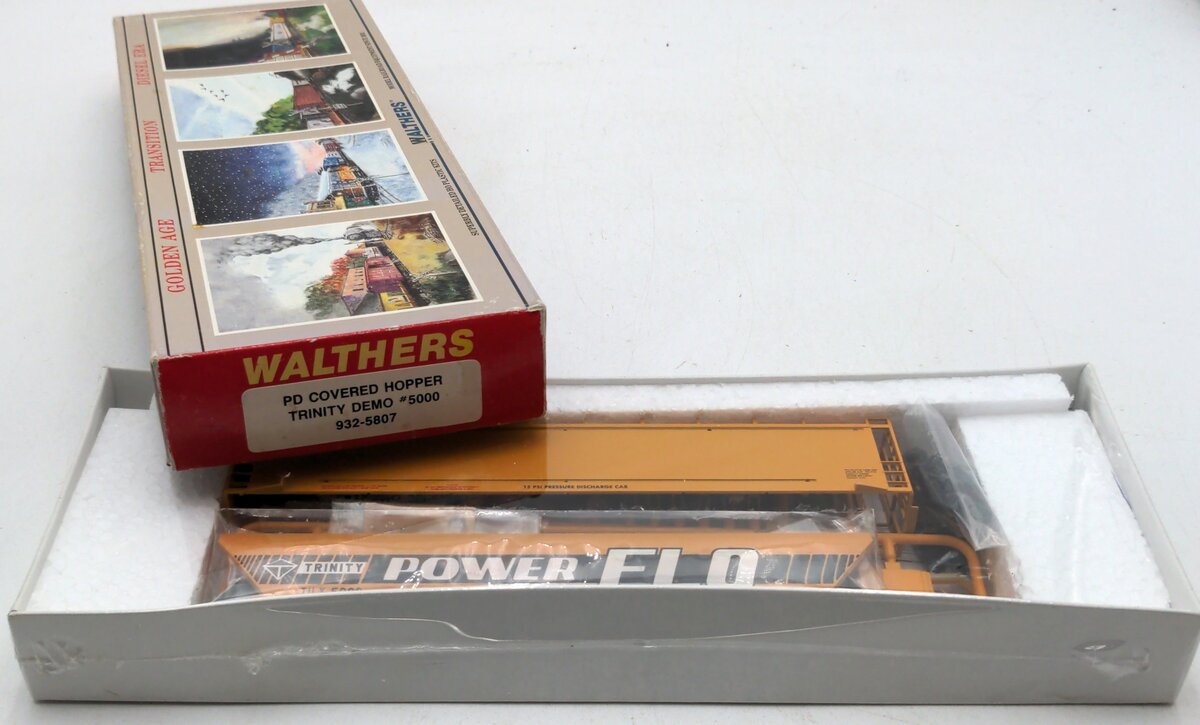 Walthers 932-5807 HO Scale Trinity Demo Plug Door Covered Hopper Kit #5000