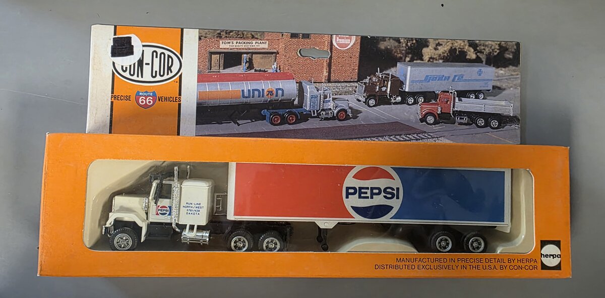 Con-Cor 0004-001003 HO Pepsi Cola 48' Tractor Trailer