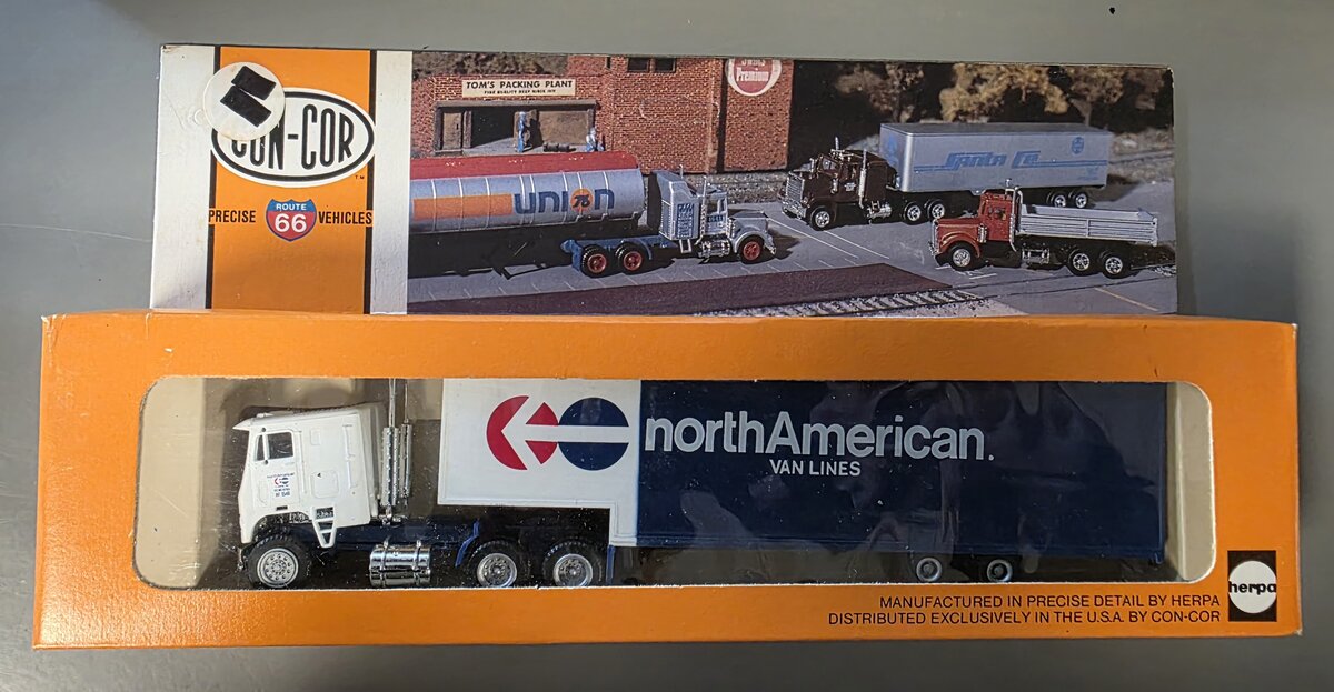 Con-Cor 0004-001013 HO North American Tractor Trailer