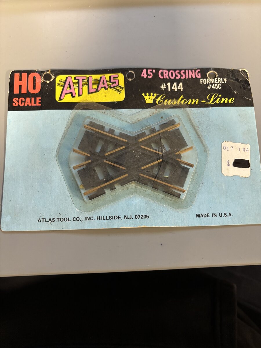 Atlas 144 HO Scale Code 100 45 Degree Crossing