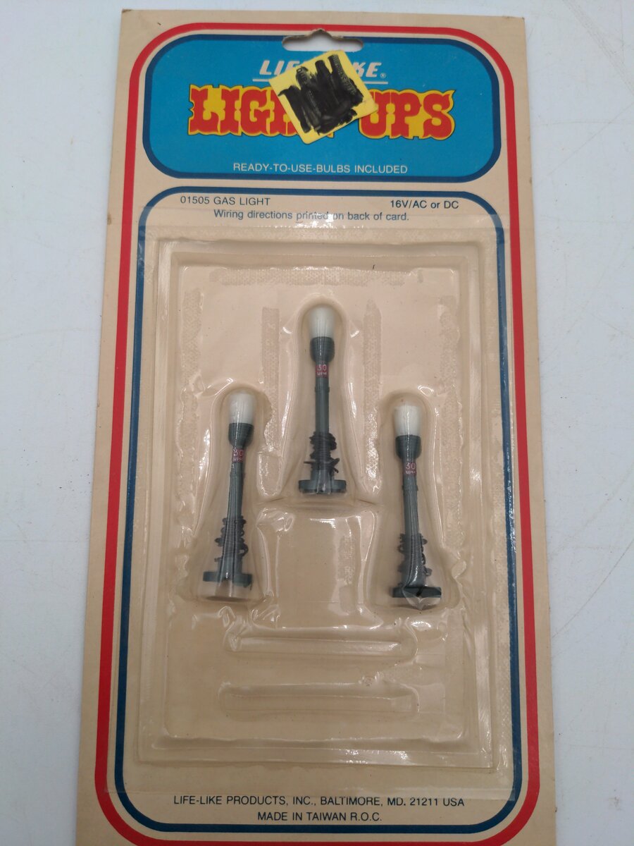 Life Like 1505 HO/N Light Poles Gas Light (Pack of 3)