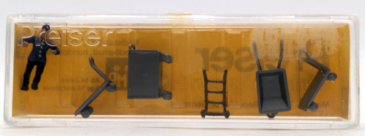 Preiser 15 HO Baggage Handler Figures with Various Carts (Set of 5)