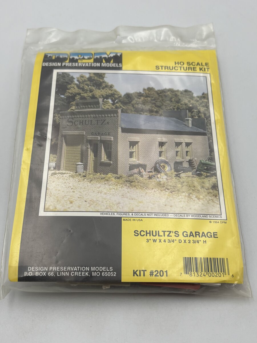 DPM 20100 HO Scale Schlutz's Garage Building Kit