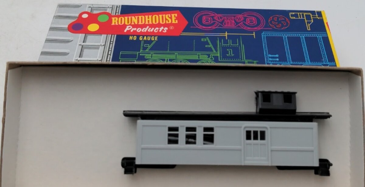 Roundhouse 3760 HO Scale Gray & Black Undecorated Drover Caboose Kit